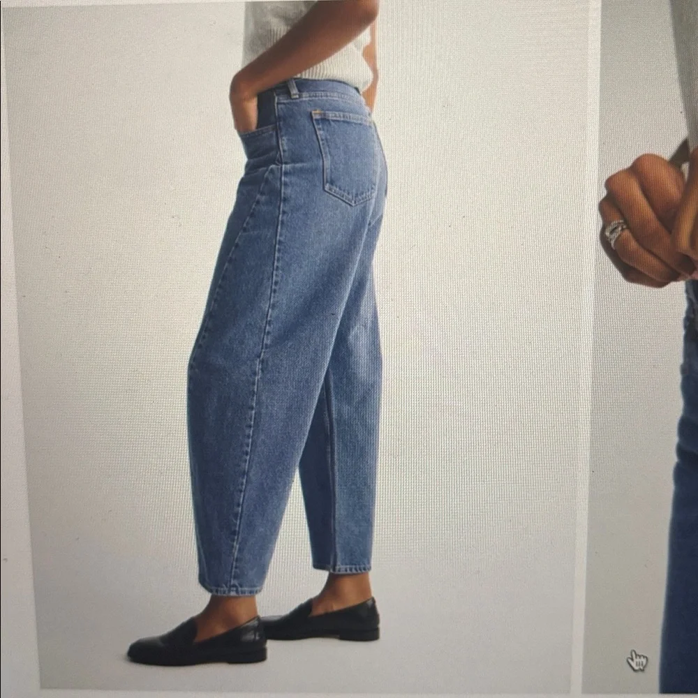 Abercrombie & Fitch Curve love Mid Rise Barrel Jean - Picture 3 of 9